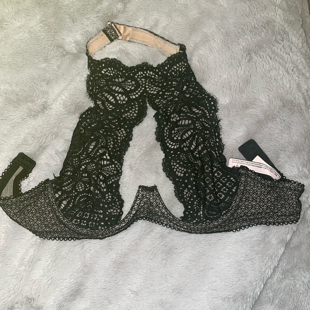victorias secret key hole bra- lace